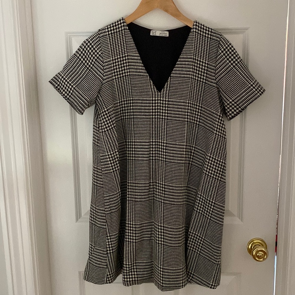 Zara Trf Collection,  V Neck and short sleeves dress  - Size: S